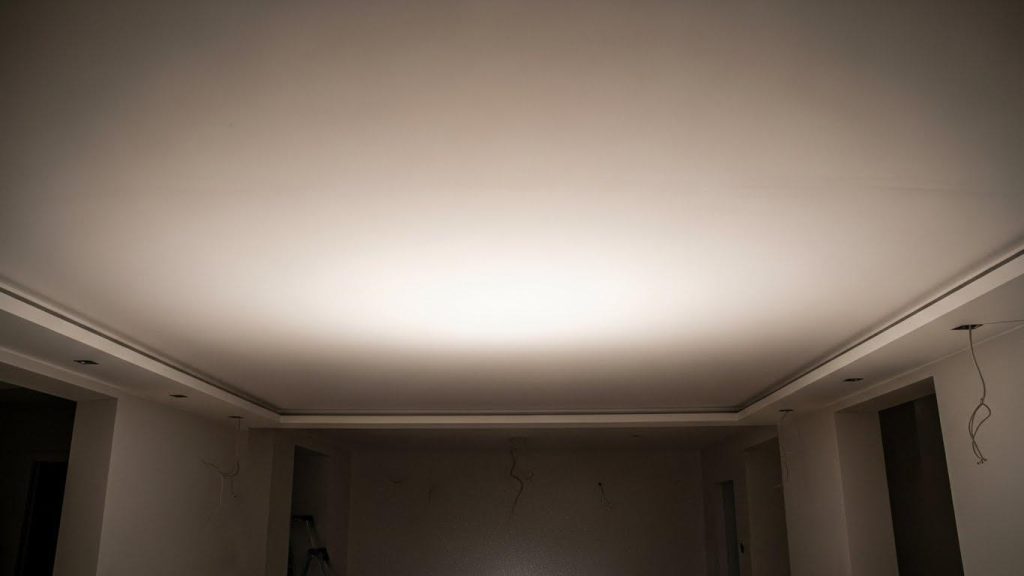 etapy montazha potolka 3