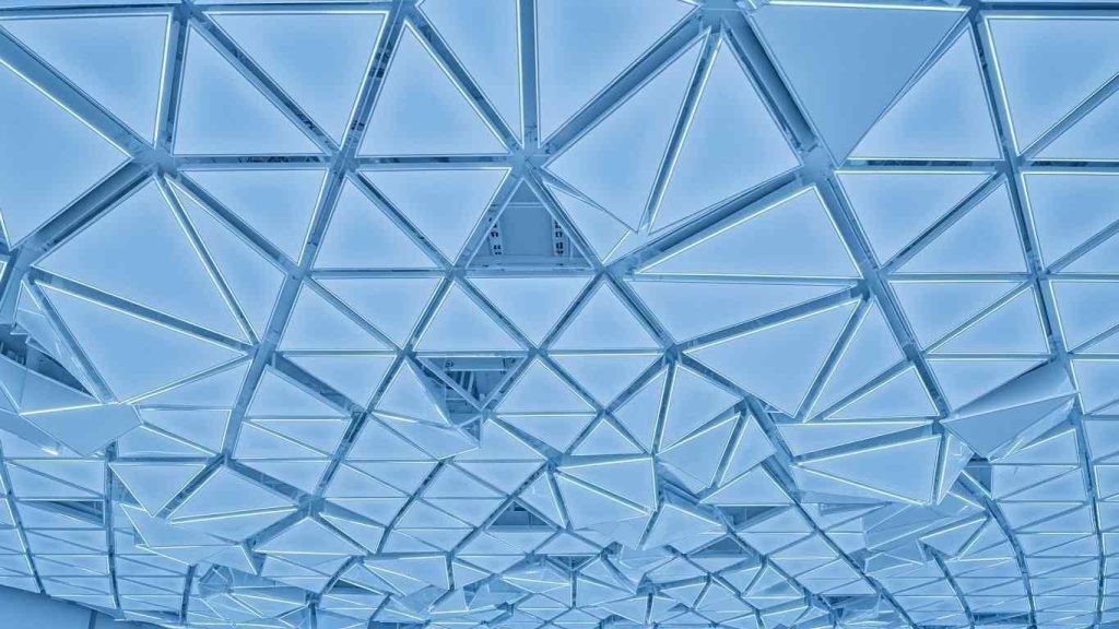 kak uhazhivat za potolkom 3